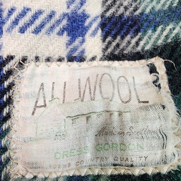 VINTAGE Virgin Wool Made In Scotland Plaid Tartan Blanket Poncho Tassels - Picture 6 of 16